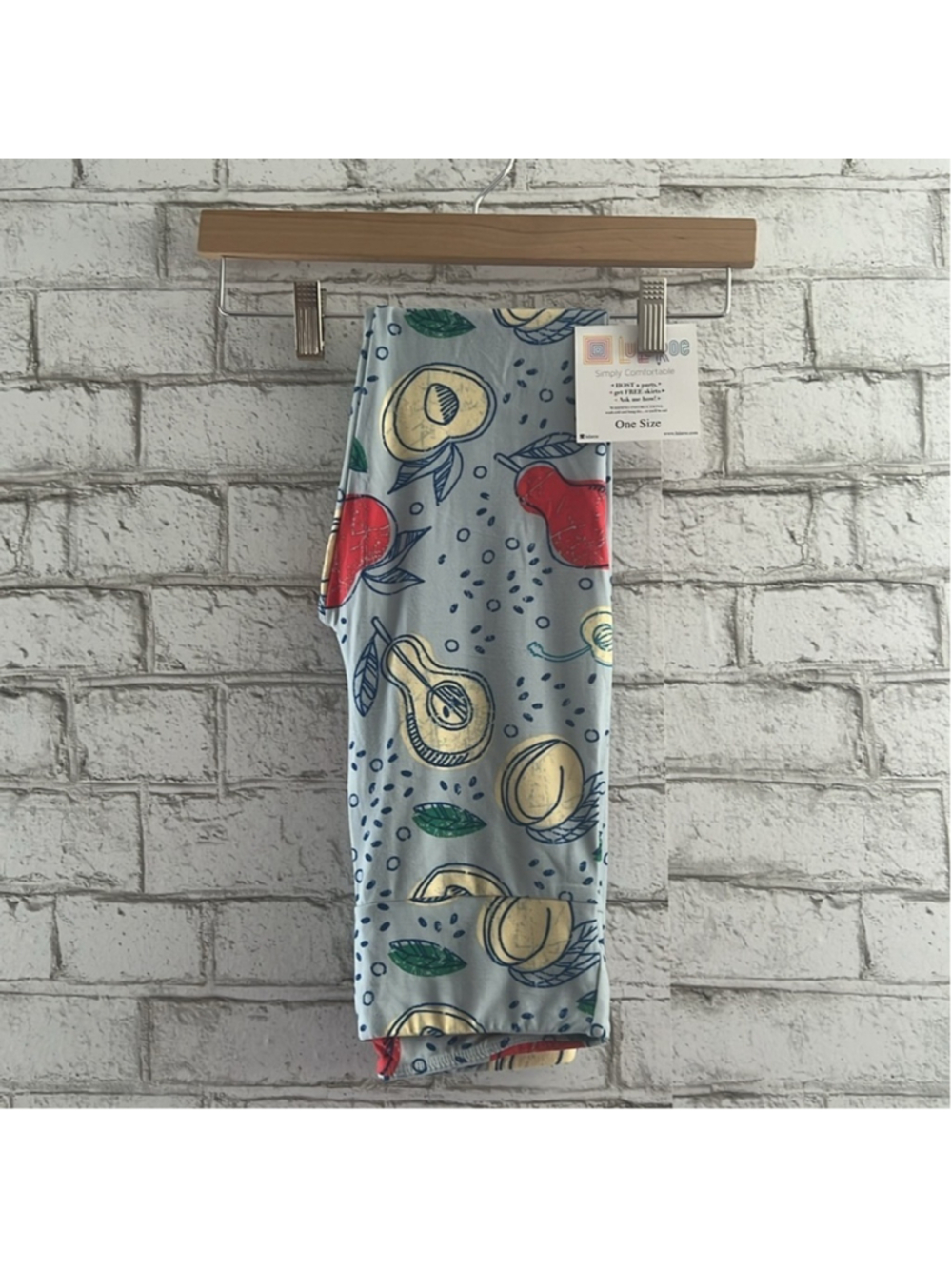 NEW!!! Abstract Fruit Apple Baby Blue background Leggings size OS LuLaRoe
